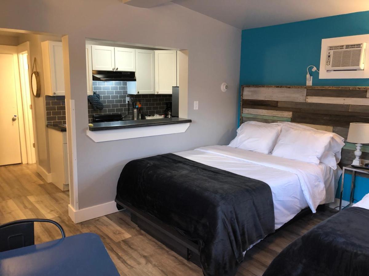 Alexander'S Landing Aparthotel Монтичело Екстериор снимка