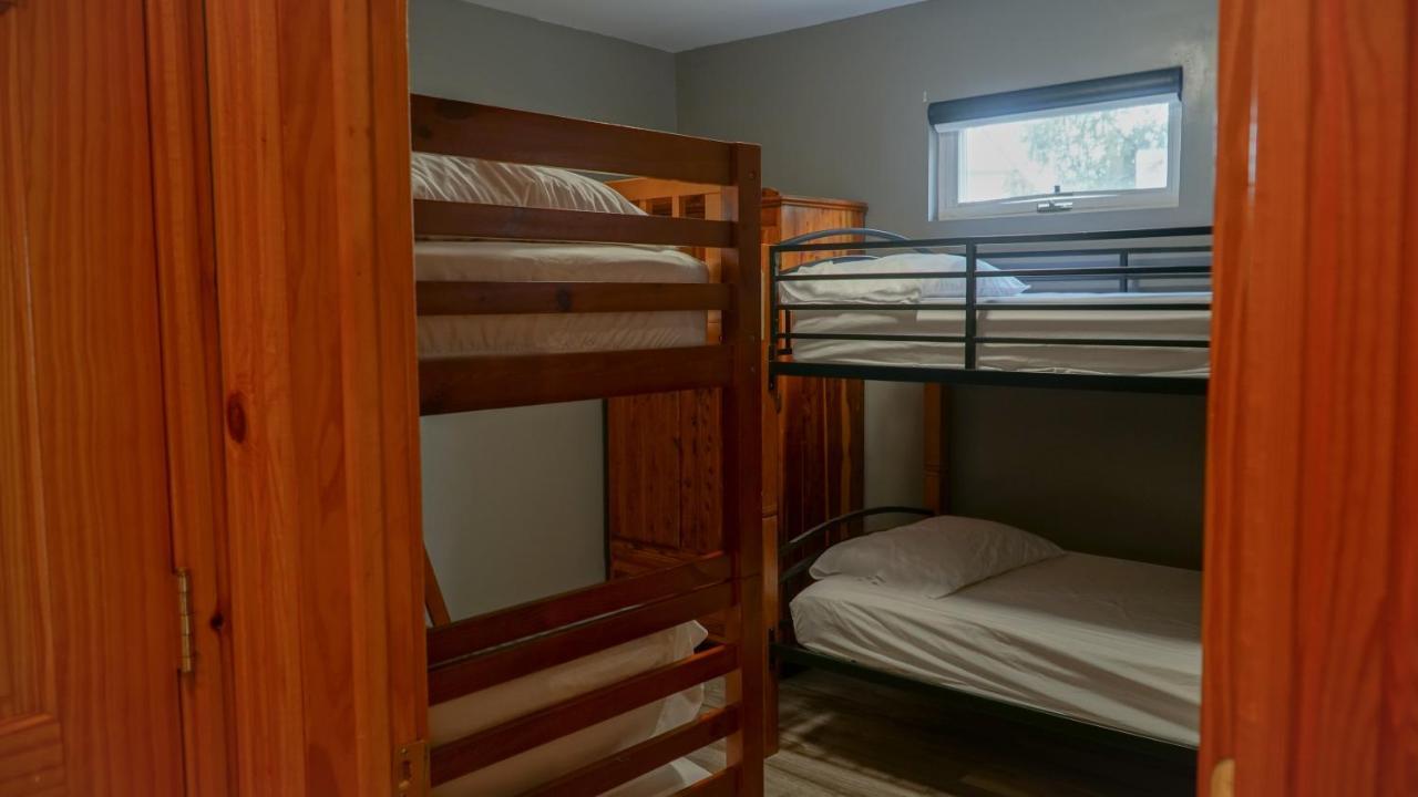 Alexander'S Landing Aparthotel Монтичело Екстериор снимка