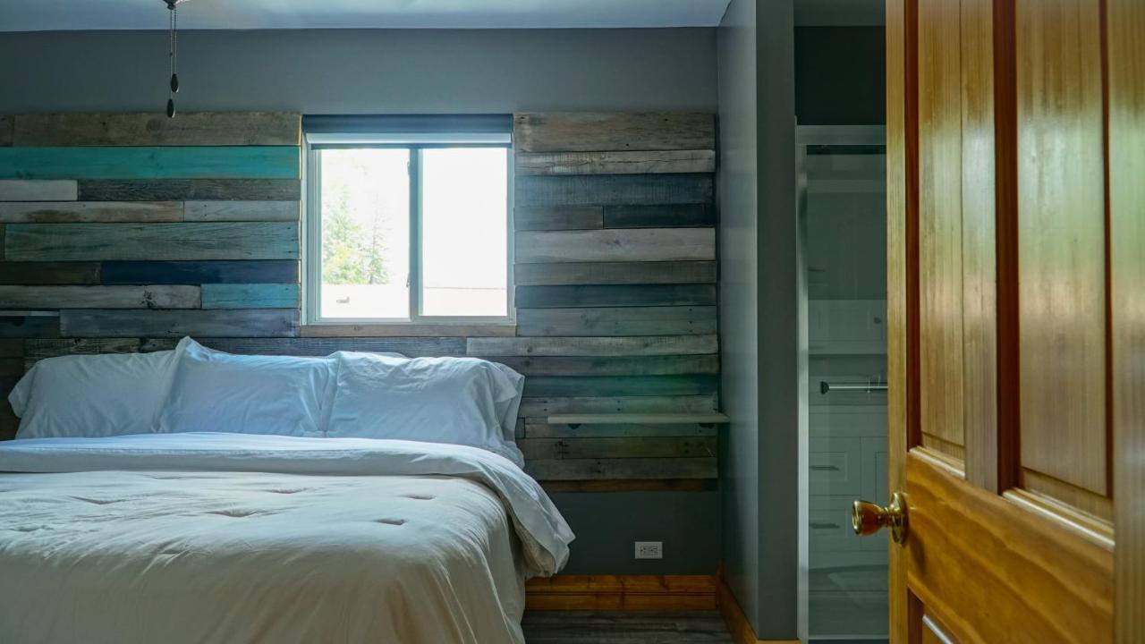 Alexander'S Landing Aparthotel Монтичело Екстериор снимка
