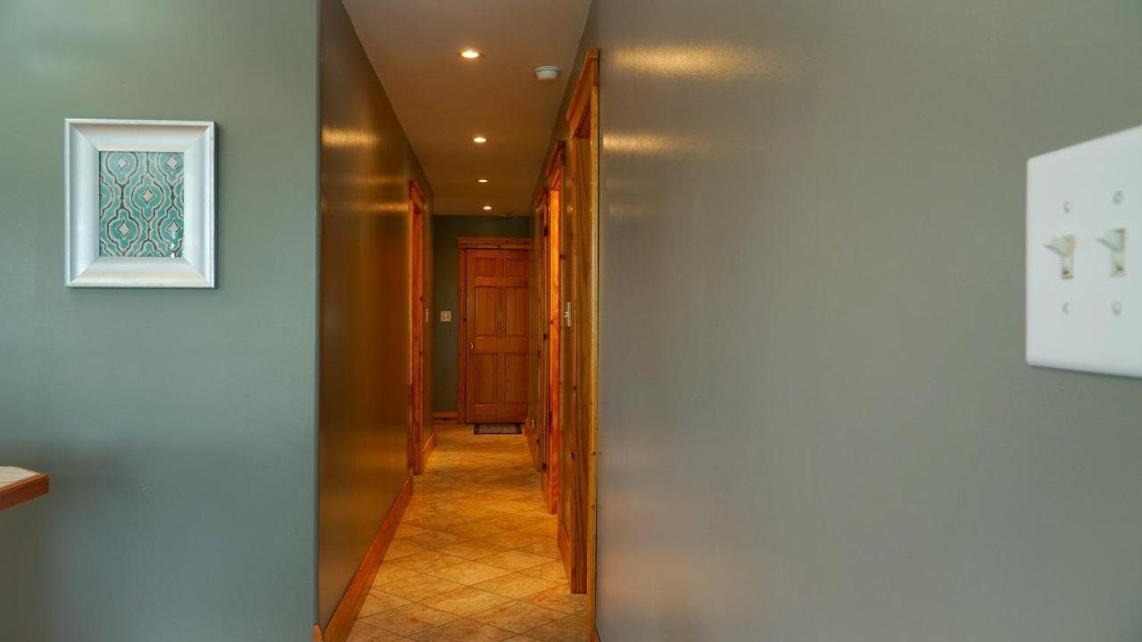 Alexander'S Landing Aparthotel Монтичело Екстериор снимка