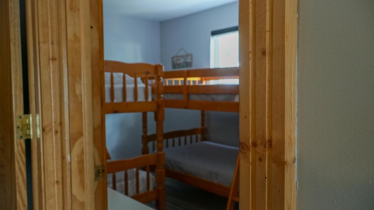 Alexander'S Landing Aparthotel Монтичело Екстериор снимка