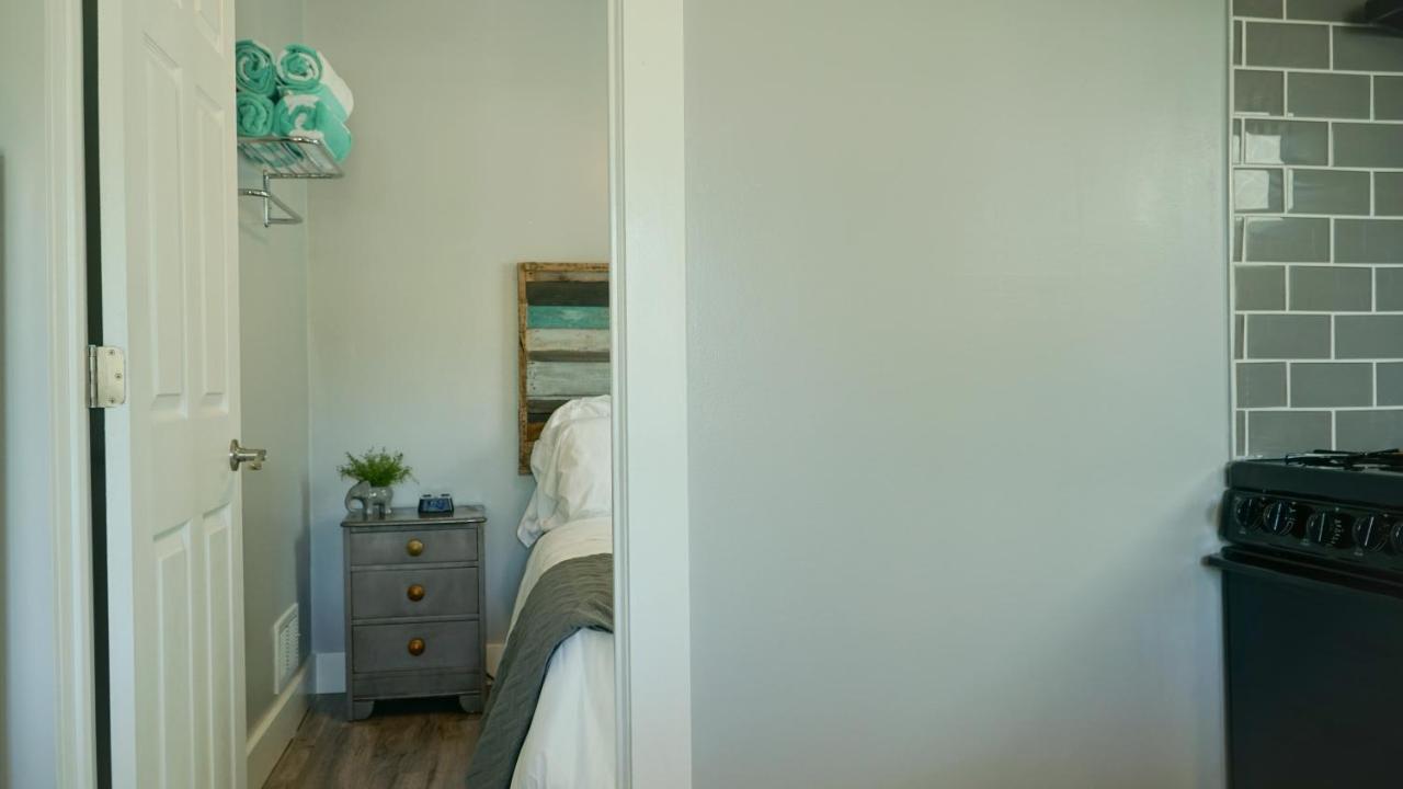 Alexander'S Landing Aparthotel Монтичело Екстериор снимка