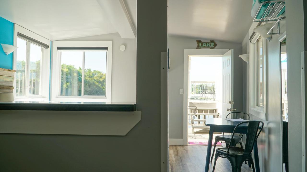 Alexander'S Landing Aparthotel Монтичело Екстериор снимка